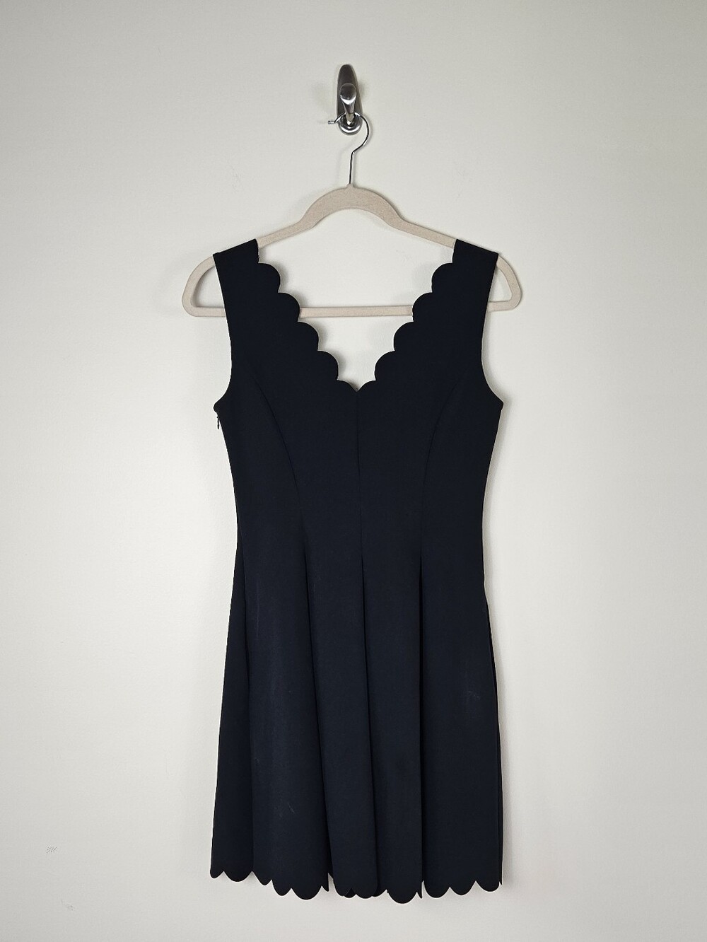 NWT Banana Republic Scalloped Edge Fit and Flare Black Mini Dress Size 2 - Picture 2 of 9